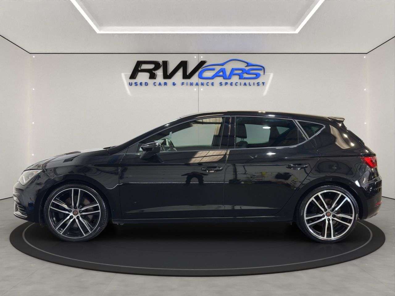 A 2019 SEAT LEON 2.0 TSI Cupra 290 Hatchback 5dr Petrol DSG Euro 6 (s/s) (290 ps) A 2019 SEAT LEON 2.0 TSI Cupra 290 Hatchback 5dr Petrol DSG Euro 6 (s/s) (290 ps)