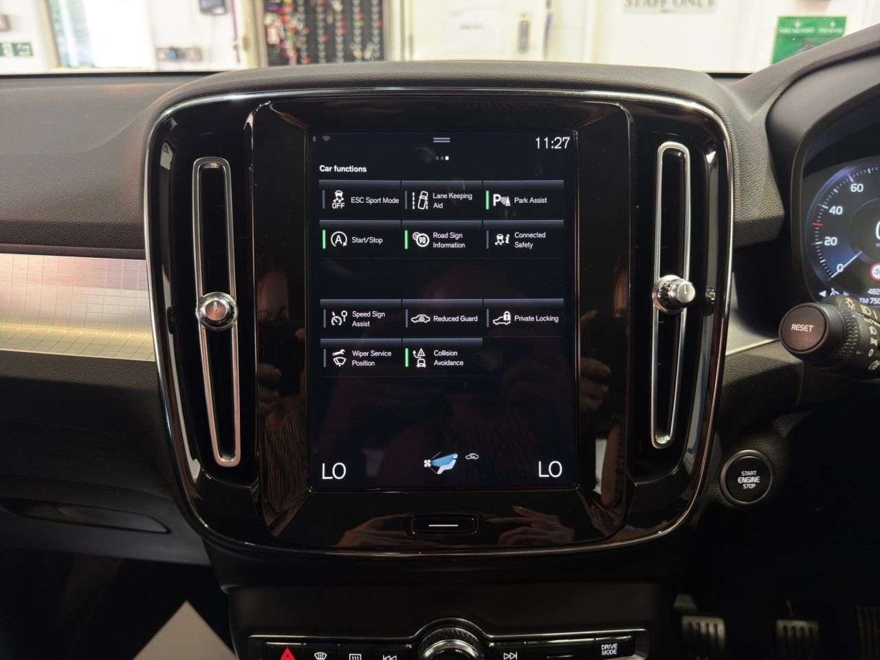 2022 VOLVO XC40 2022 VOLVO XC40