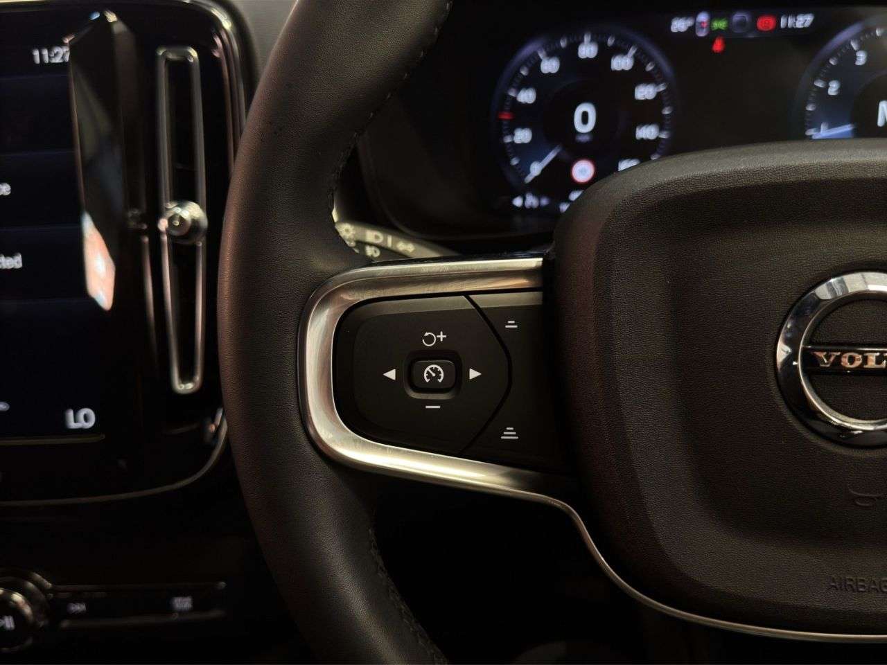 2022 VOLVO XC40 2022 VOLVO XC40