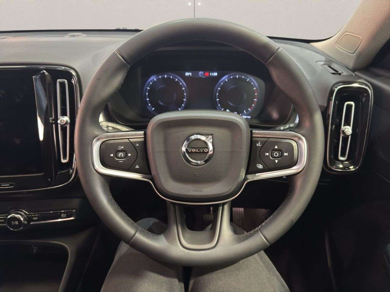 2022 VOLVO XC40 2022 VOLVO XC40