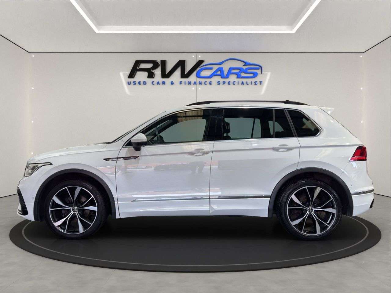 A 2022 VOLKSWAGEN TIGUAN 2.0 TDI R-Line SUV 5dr Diesel DSG Euro 6 (s/s) (150 ps) A 2022 VOLKSWAGEN TIGUAN 2.0 TDI R-Line SUV 5dr Diesel DSG Euro 6 (s/s) (150 ps)