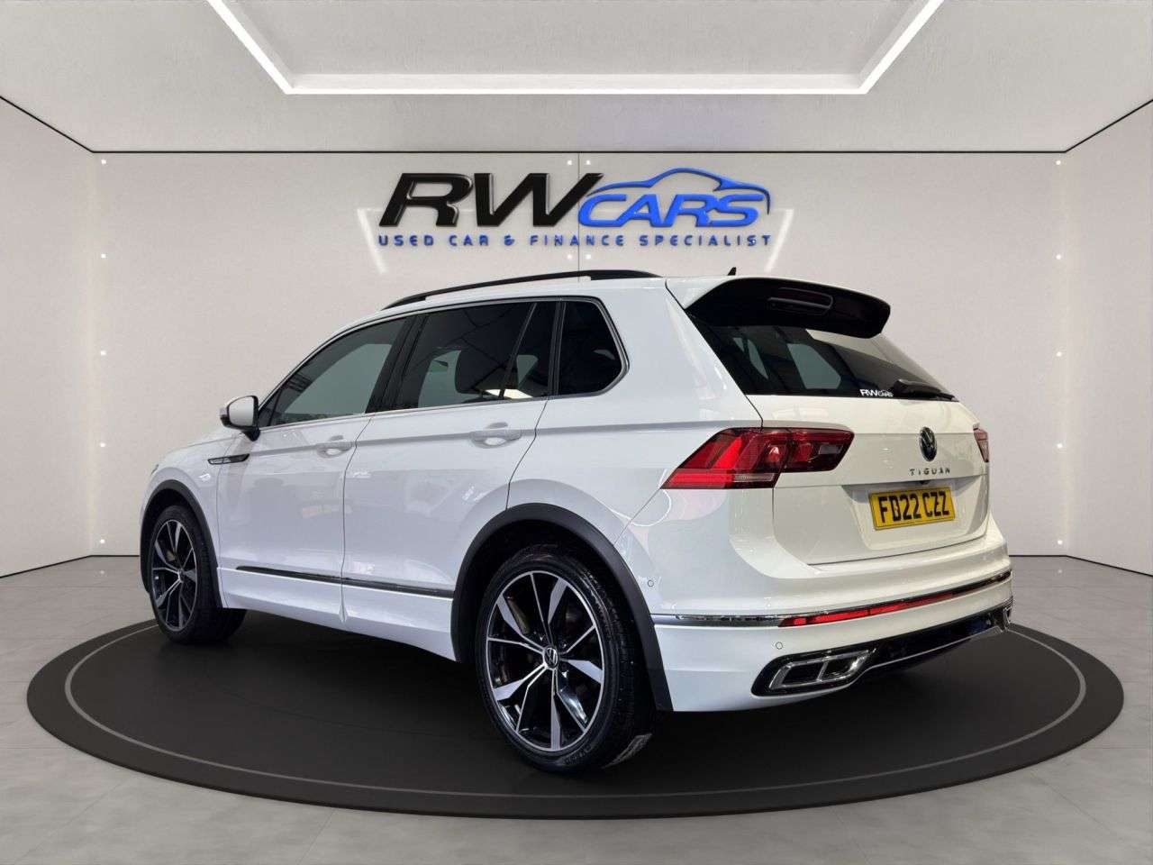 A 2022 VOLKSWAGEN TIGUAN 2.0 TDI R-Line SUV 5dr Diesel DSG Euro 6 (s/s) (150 ps) A 2022 VOLKSWAGEN TIGUAN 2.0 TDI R-Line SUV 5dr Diesel DSG Euro 6 (s/s) (150 ps)
