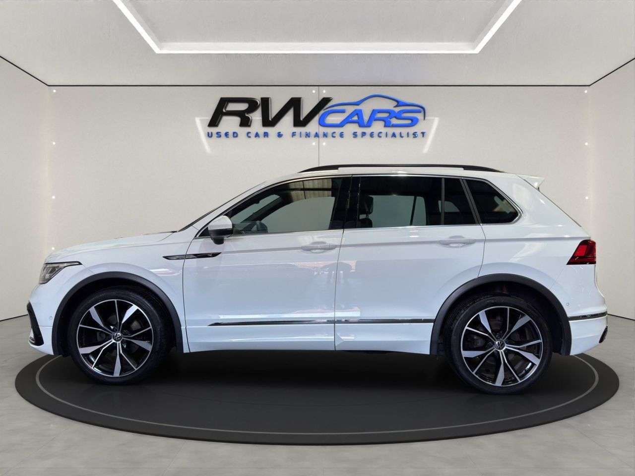 A 2022 VOLKSWAGEN TIGUAN 2.0 TDI R-Line SUV 5dr Diesel DSG Euro 6 (s/s) (150 ps) A 2022 VOLKSWAGEN TIGUAN 2.0 TDI R-Line SUV 5dr Diesel DSG Euro 6 (s/s) (150 ps)