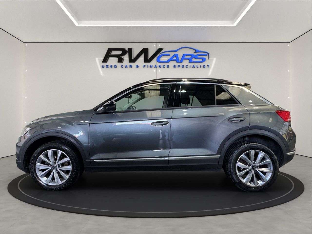 A 2021 VOLKSWAGEN T-ROC 1.0 TSI Design SUV 5dr Petrol Manual Euro 6 (s/s) (110 ps) A 2021 VOLKSWAGEN T-ROC 1.0 TSI Design SUV 5dr Petrol Manual Euro 6 (s/s) (110 ps)