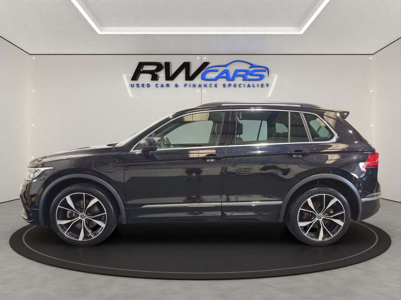 A 2023 VOLKSWAGEN TIGUAN 1.4 TSI 13kWh R-Line SUV 5dr Petrol Plug-in Hybrid DSG Euro 6 (s/s) (245 ps A 2023 VOLKSWAGEN TIGUAN 1.4 TSI 13kWh R-Line SUV 5dr Petrol Plug-in Hybrid DSG Euro 6 (s/s) (245 ps