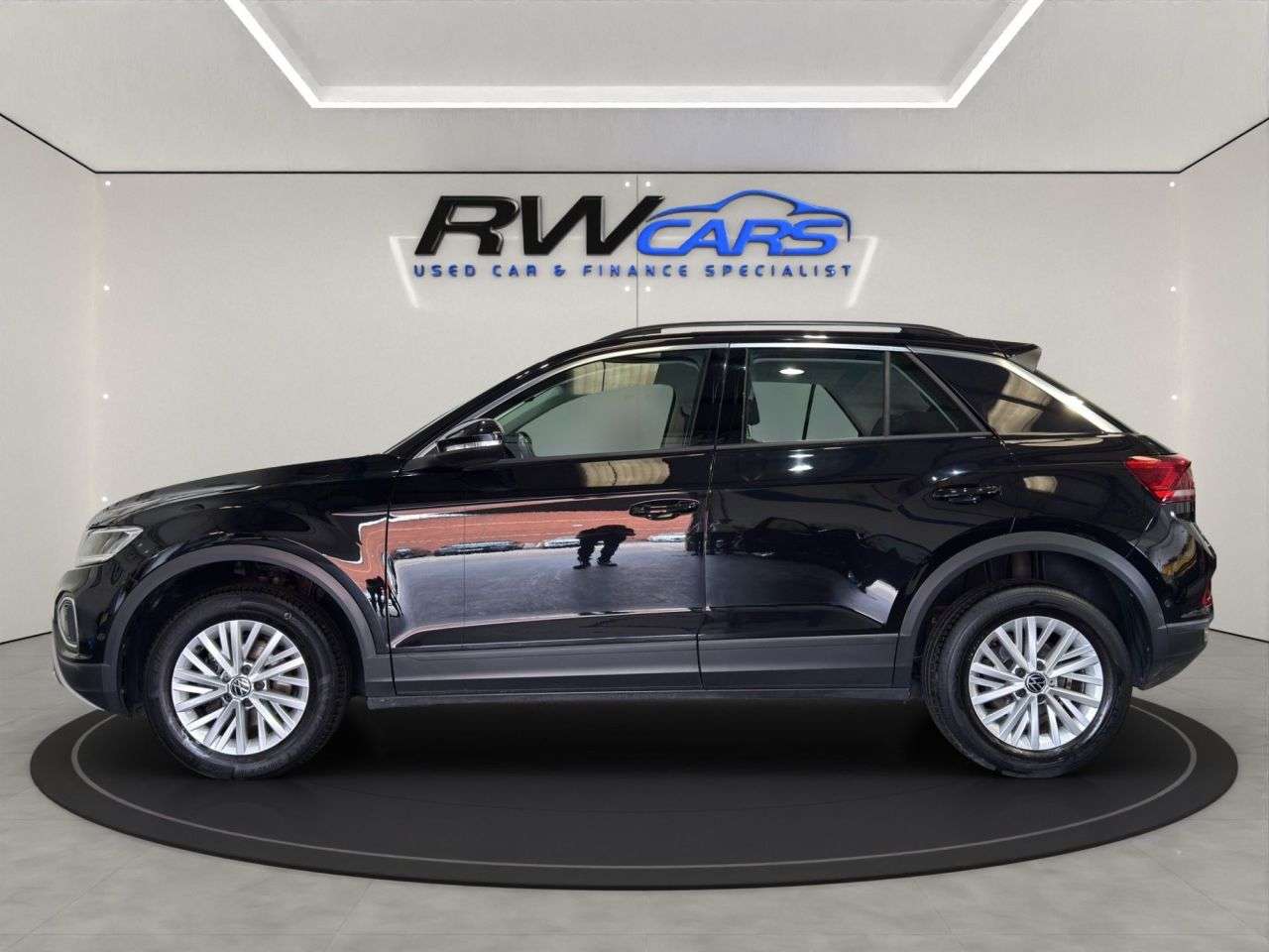 A 2022 VOLKSWAGEN T-ROC 1.0 TSI Life SUV 5dr Petrol Manual Euro 6 (s/s) (110 ps) A 2022 VOLKSWAGEN T-ROC 1.0 TSI Life SUV 5dr Petrol Manual Euro 6 (s/s) (110 ps)