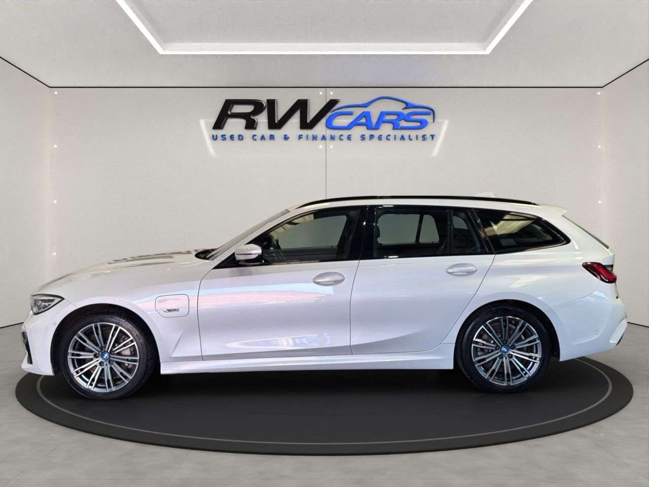 A 2022 BMW 3 SERIES 2.0 330e 12kWh M Sport Touring 5dr Petrol Plug-in Hybrid Auto Euro 6 (s/s) A 2022 BMW 3 SERIES 2.0 330e 12kWh M Sport Touring 5dr Petrol Plug-in Hybrid Auto Euro 6 (s/s)