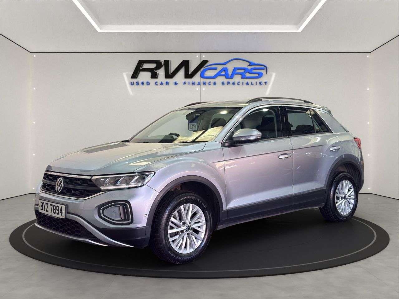 A 2022 VOLKSWAGEN T-ROC 1.5 TSI Life SUV 5dr Petrol Manual Euro 6 (s/s) (150 ps) A 2022 VOLKSWAGEN T-ROC 1.5 TSI Life SUV 5dr Petrol Manual Euro 6 (s/s) (150 ps)