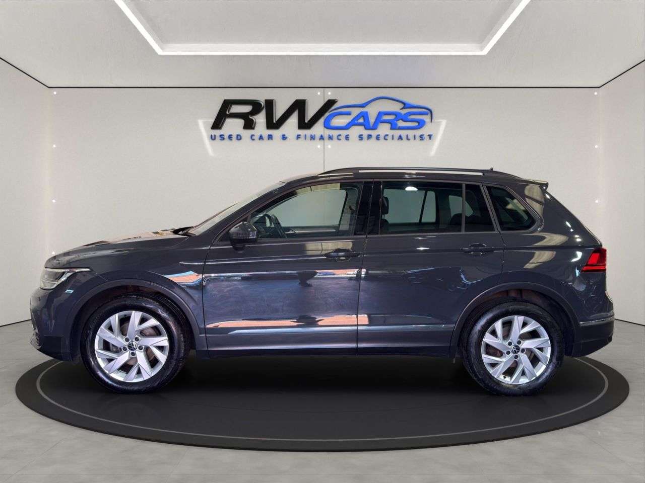A 2022 VOLKSWAGEN TIGUAN 1.5 TSI Life SUV 5dr Petrol Manual Euro 6 (s/s) (150 ps) A 2022 VOLKSWAGEN TIGUAN 1.5 TSI Life SUV 5dr Petrol Manual Euro 6 (s/s) (150 ps)