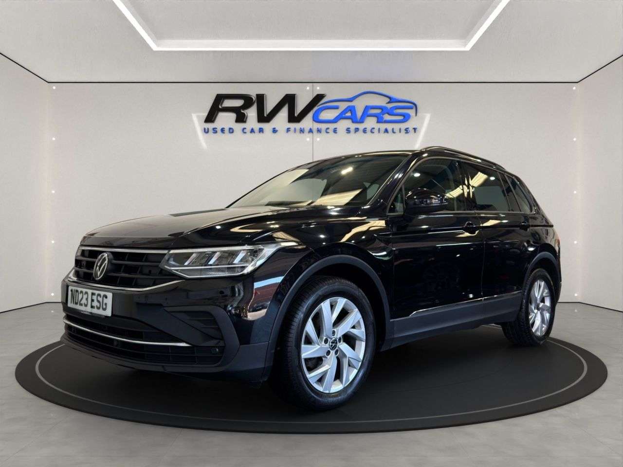A 2023 VOLKSWAGEN TIGUAN 2.0 TDI Life SUV 5dr Diesel Manual Euro 6 (s/s) (150 ps) A 2023 VOLKSWAGEN TIGUAN 2.0 TDI Life SUV 5dr Diesel Manual Euro 6 (s/s) (150 ps)