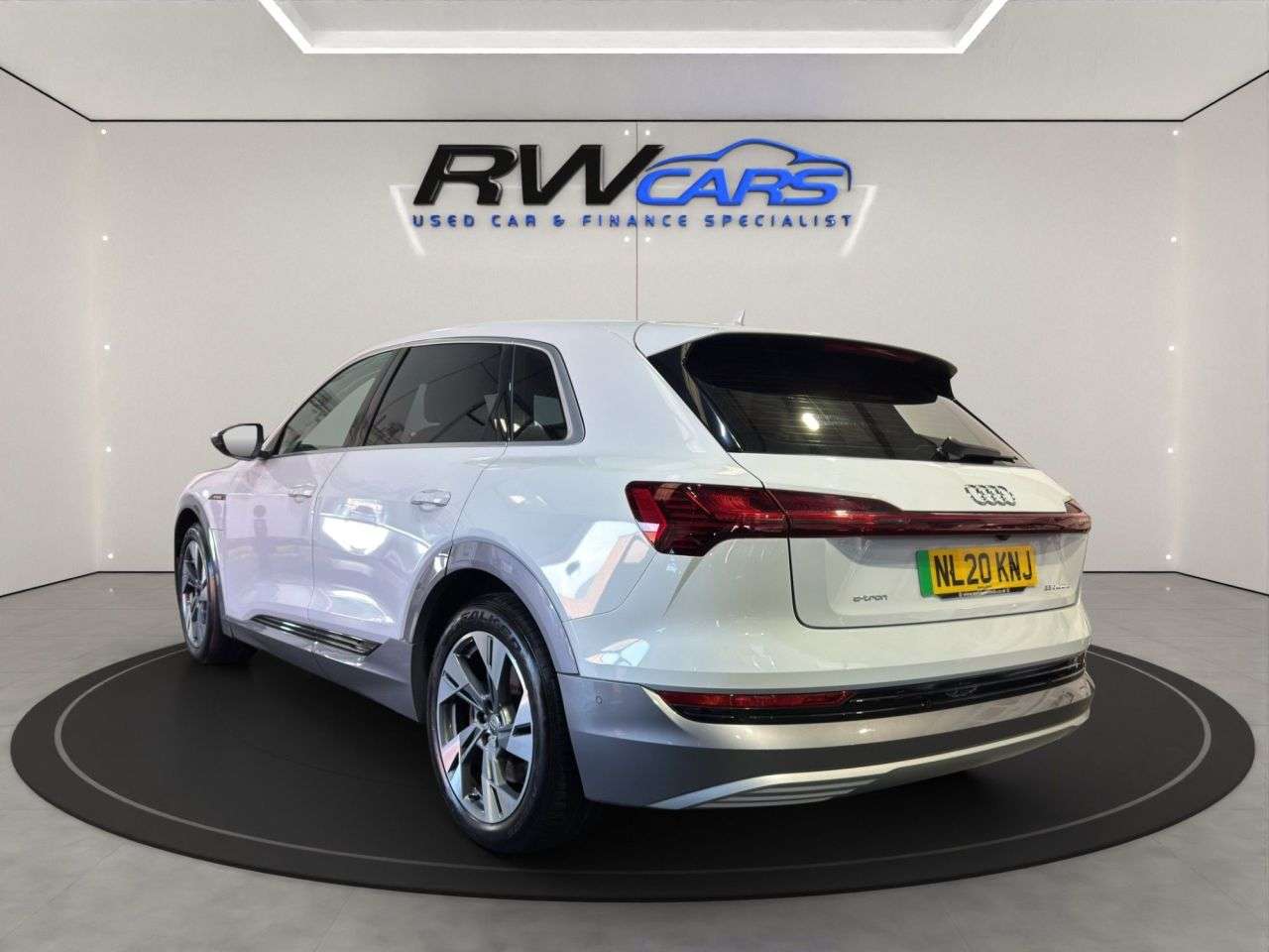 A 2020 AUDI E-TRON 55 SUV 5dr Electric Auto quattro 95kWh (408 ps) A 2020 AUDI E-TRON 55 SUV 5dr Electric Auto quattro 95kWh (408 ps)