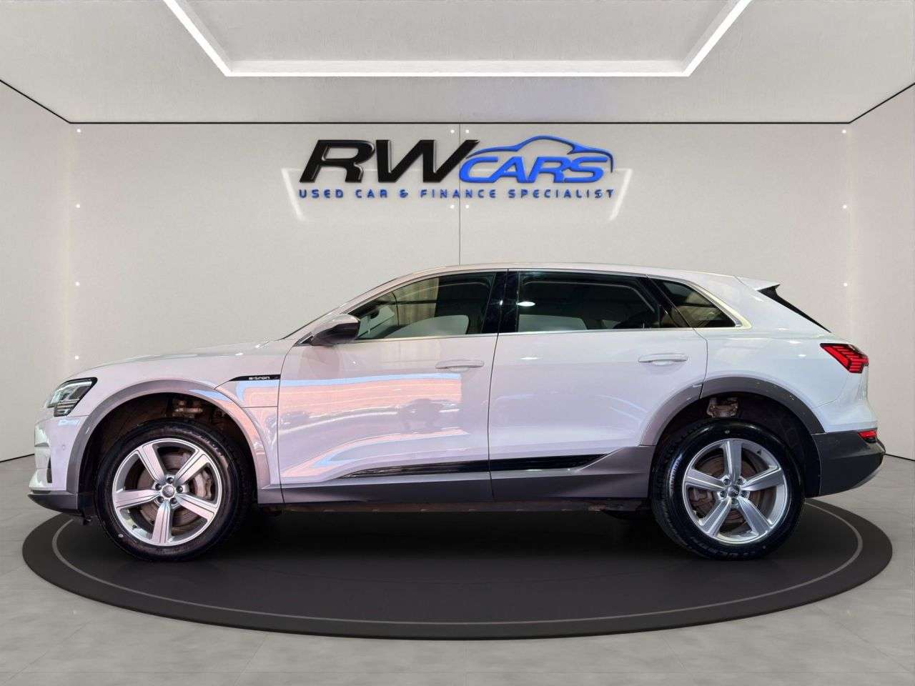 A 2020 AUDI E-TRON 50 Technik SUV 5dr Electric Auto quattro 71.2kWh (313 ps) A 2020 AUDI E-TRON 50 Technik SUV 5dr Electric Auto quattro 71.2kWh (313 ps)