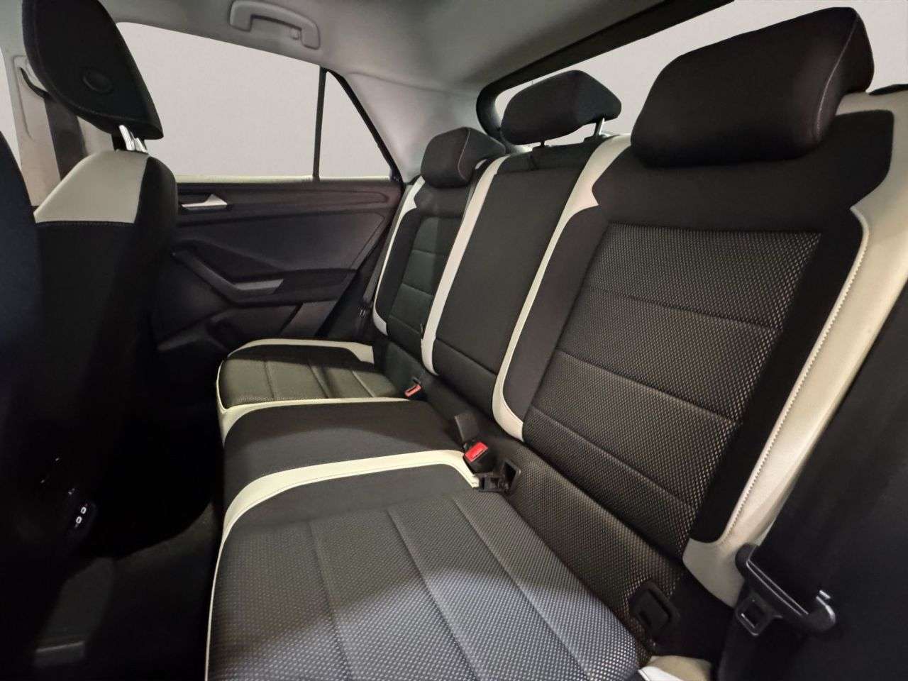 2021 VOLKSWAGEN T-ROC 2021 VOLKSWAGEN T-ROC