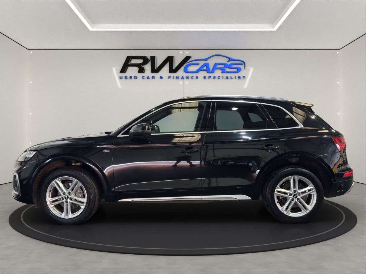 A 2023 AUDI Q5 2.0 TFSI 45 S line SUV 5dr Petrol S Tronic quattro Euro 6 (s/s) (265 ps) A 2023 AUDI Q5 2.0 TFSI 45 S line SUV 5dr Petrol S Tronic quattro Euro 6 (s/s) (265 ps)