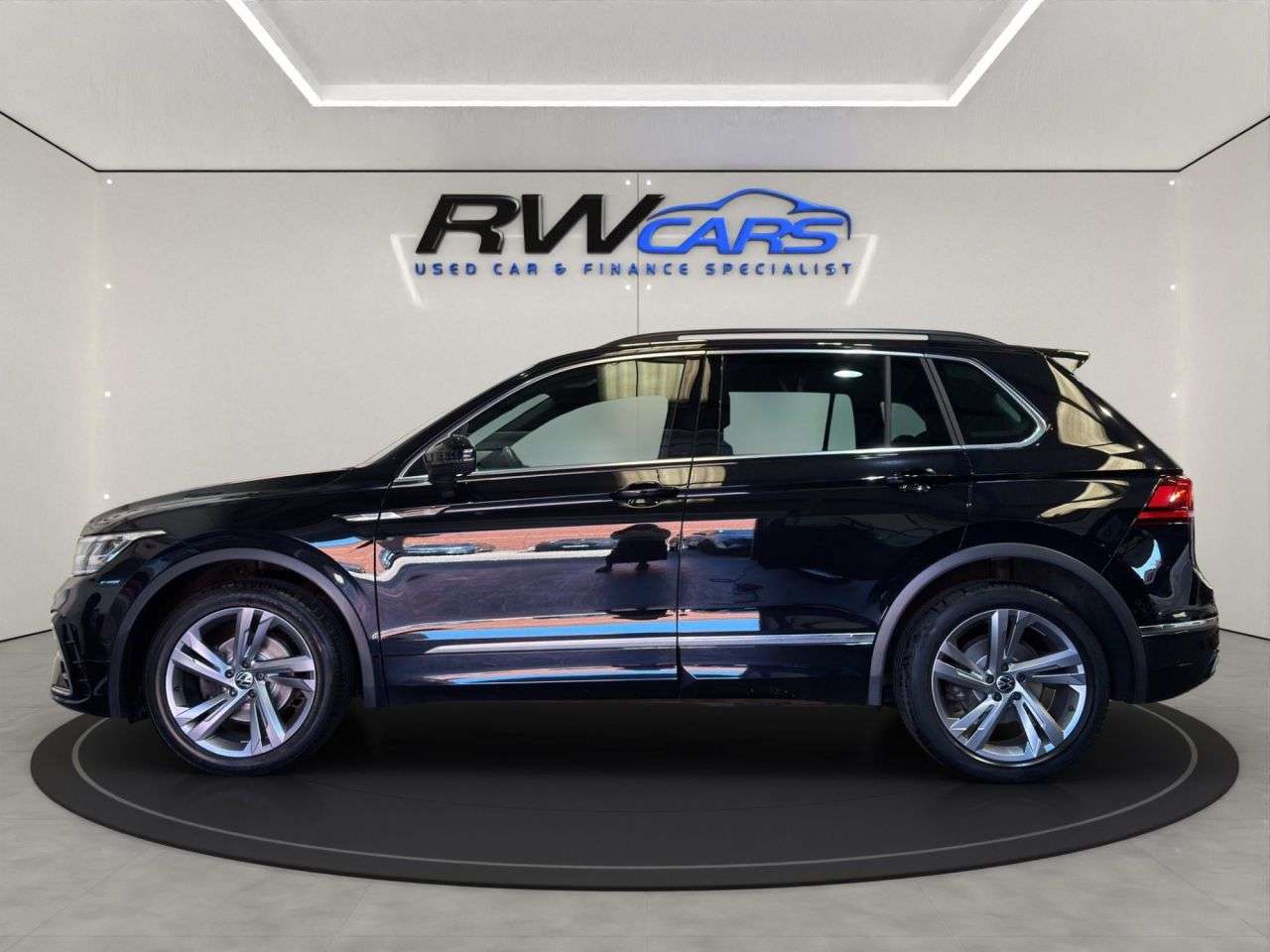 A 2023 VOLKSWAGEN TIGUAN 1.5 TSI R-Line Edition SUV 5dr Petrol DSG Euro 6 (s/s) (150 ps) A 2023 VOLKSWAGEN TIGUAN 1.5 TSI R-Line Edition SUV 5dr Petrol DSG Euro 6 (s/s) (150 ps)