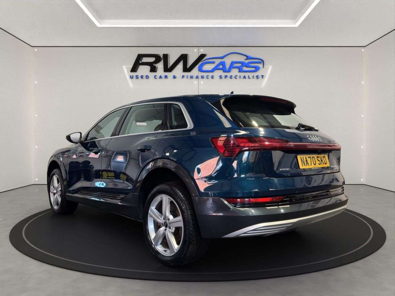 A 2020 AUDI E-TRON 50 Technik SUV 5dr Electric Auto quattro 71.2kWh (313 ps) A 2020 AUDI E-TRON 50 Technik SUV 5dr Electric Auto quattro 71.2kWh (313 ps)