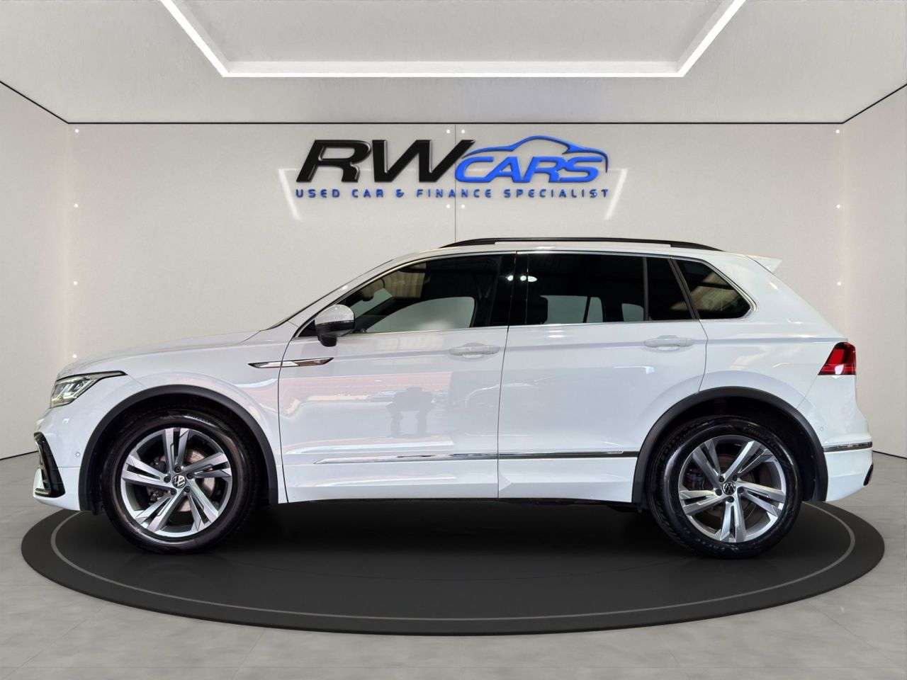 A 2023 VOLKSWAGEN TIGUAN 1.5 TSI R-Line Edition SUV 5dr Petrol DSG Euro 6 (s/s) (150 ps) A 2023 VOLKSWAGEN TIGUAN 1.5 TSI R-Line Edition SUV 5dr Petrol DSG Euro 6 (s/s) (150 ps)