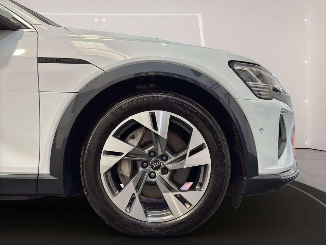 2023 AUDI Q8 E-TRON 2023 AUDI Q8 E-TRON