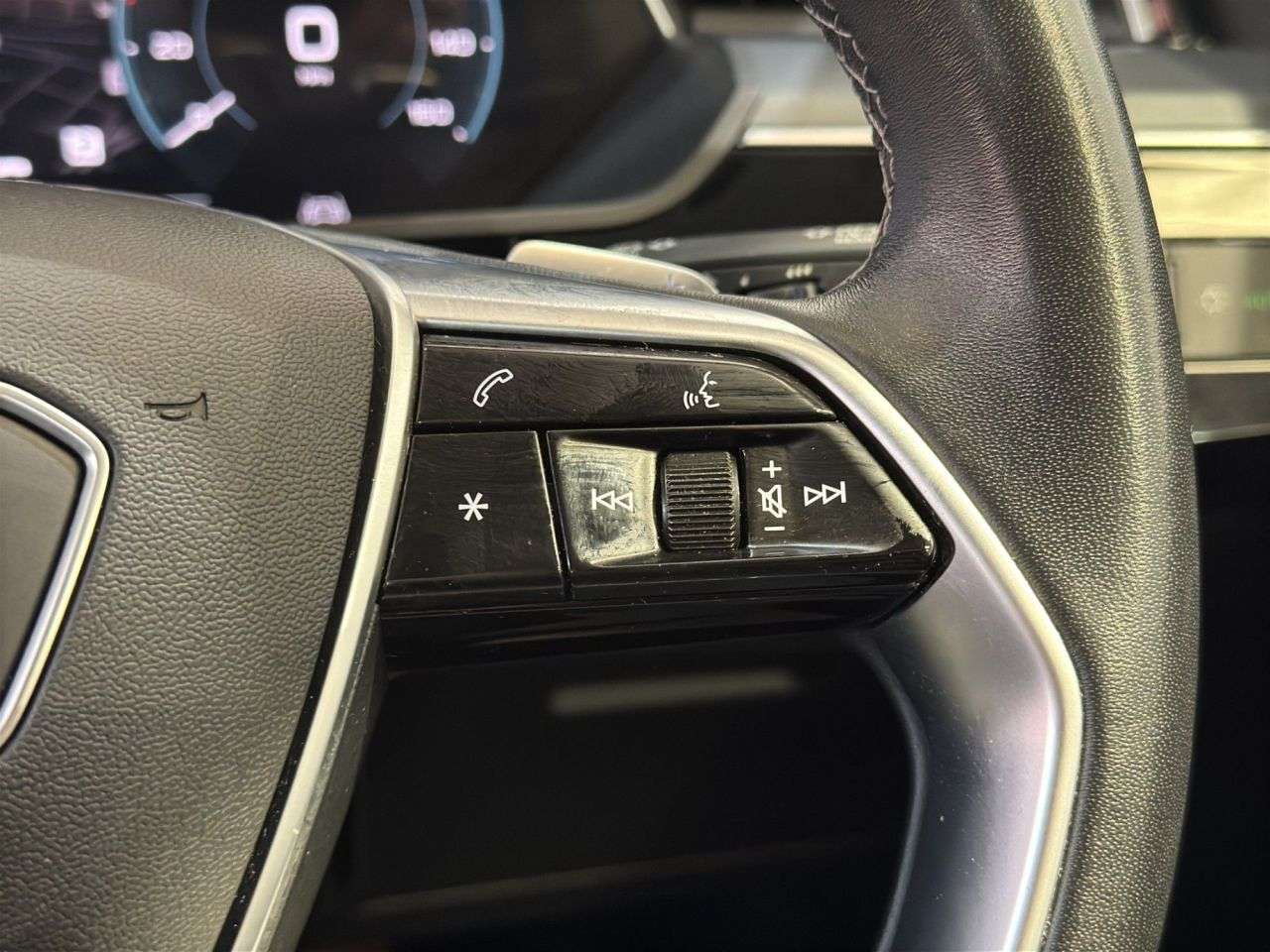 2023 AUDI Q8 E-TRON 2023 AUDI Q8 E-TRON