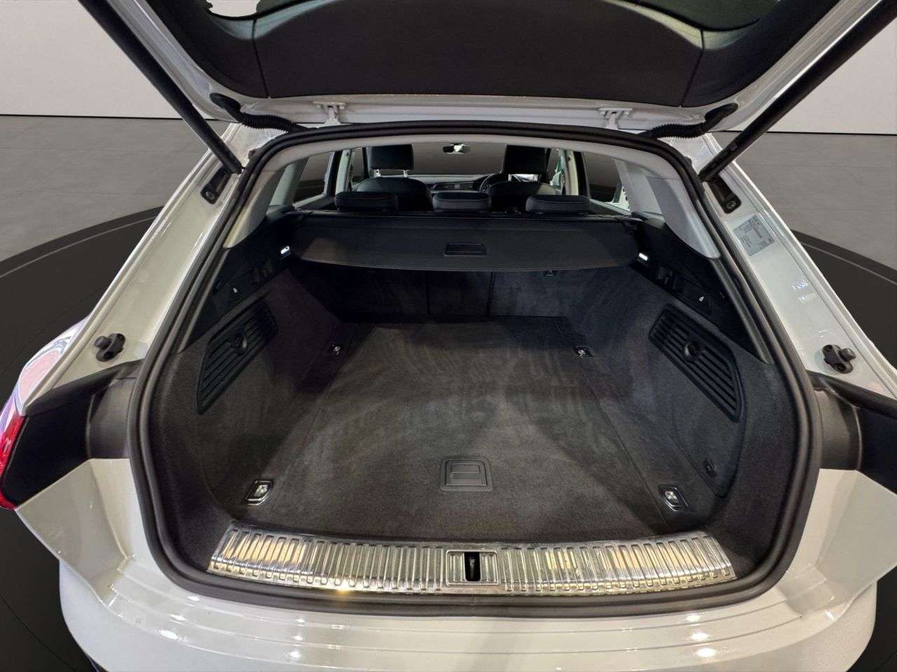 2023 AUDI Q8 E-TRON 2023 AUDI Q8 E-TRON