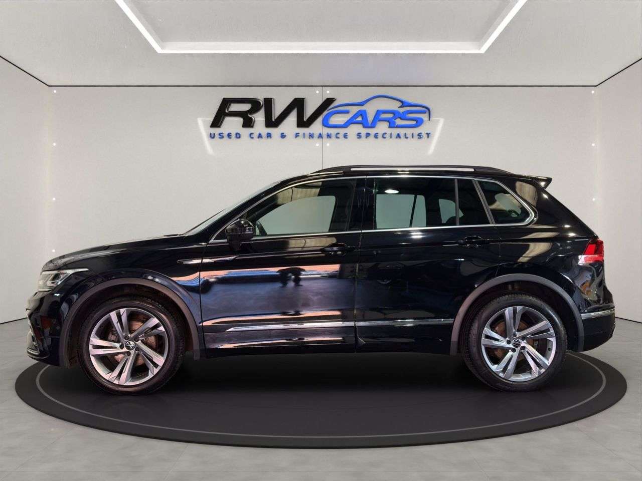 A 2023 VOLKSWAGEN TIGUAN 1.5 TSI R-Line Edition SUV 5dr Petrol DSG Euro 6 (s/s) (150 ps) A 2023 VOLKSWAGEN TIGUAN 1.5 TSI R-Line Edition SUV 5dr Petrol DSG Euro 6 (s/s) (150 ps)