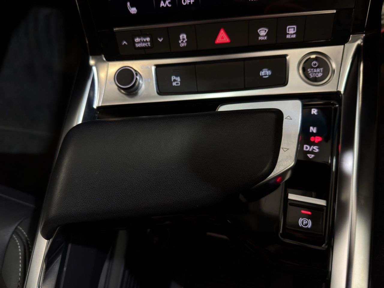 2023 AUDI Q8 E-TRON 2023 AUDI Q8 E-TRON