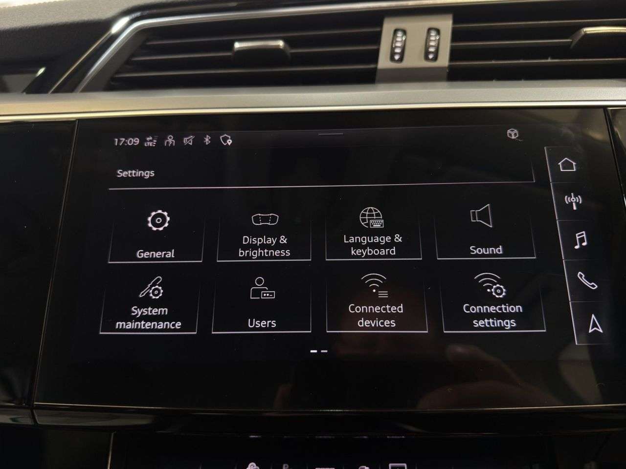 2023 AUDI Q8 E-TRON 2023 AUDI Q8 E-TRON
