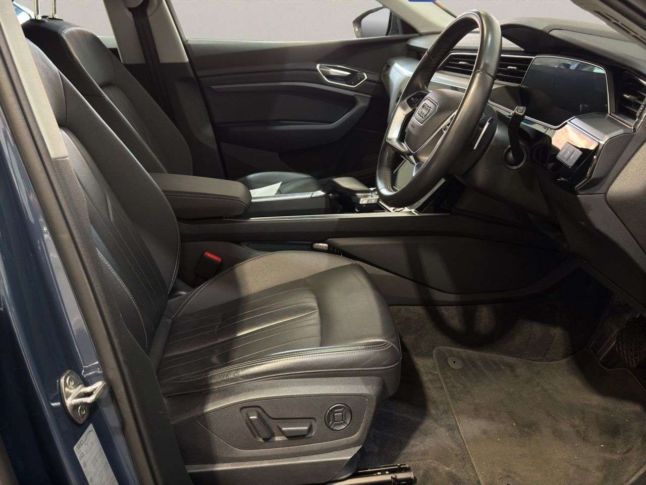 2023 AUDI Q8 E-TRON 2023 AUDI Q8 E-TRON
