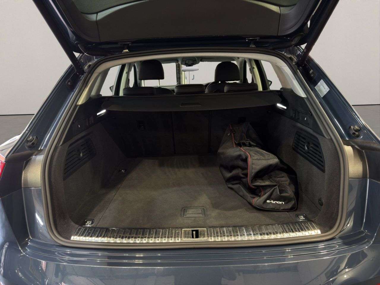 2023 AUDI Q8 E-TRON 2023 AUDI Q8 E-TRON