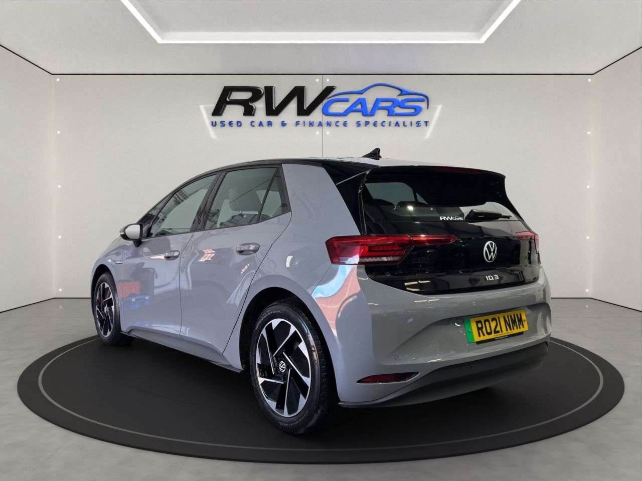 A 2021 VOLKSWAGEN ID.3 Pro Performance 58kWh Life Hatchback 5dr Electric Auto (204 ps) A 2021 VOLKSWAGEN ID.3 Pro Performance 58kWh Life Hatchback 5dr Electric Auto (204 ps)