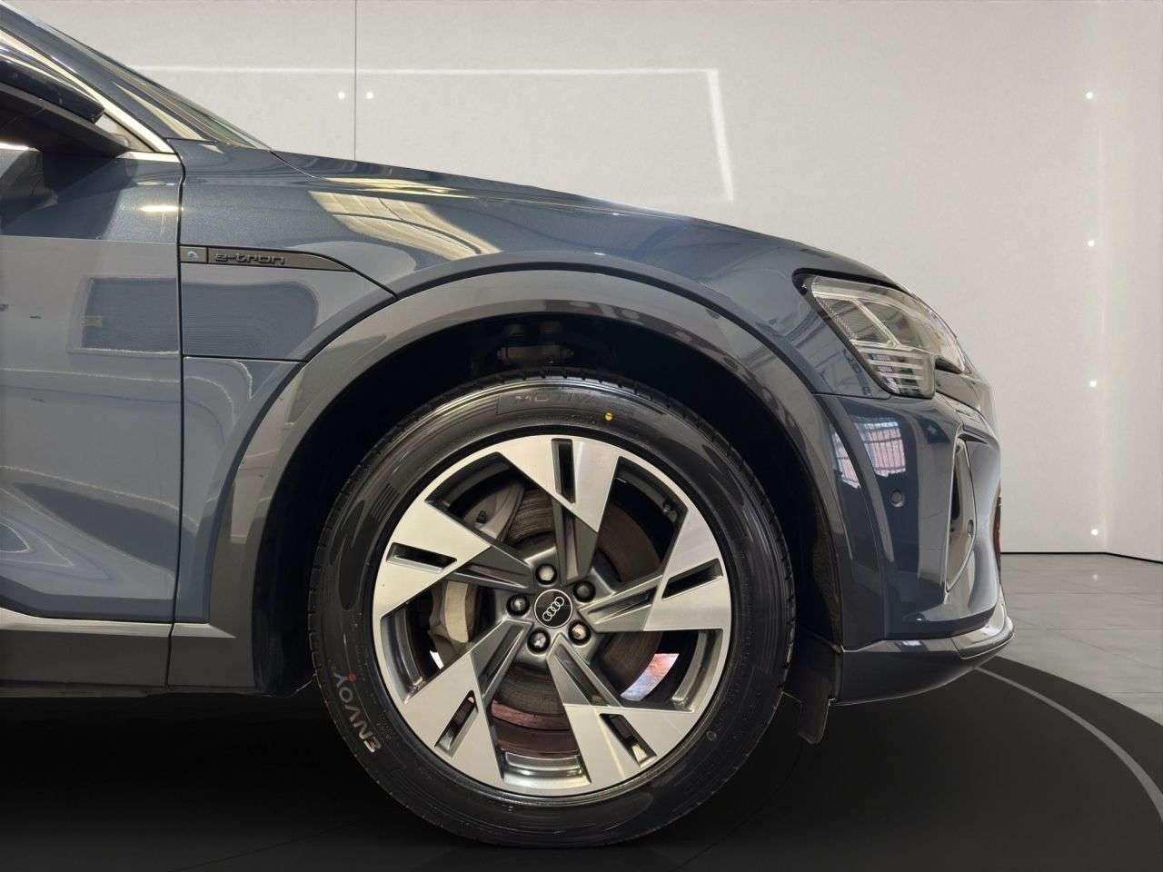 2023 AUDI Q8 E-TRON 2023 AUDI Q8 E-TRON