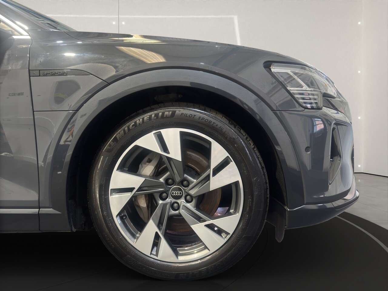 2023 AUDI Q8 E-TRON 2023 AUDI Q8 E-TRON