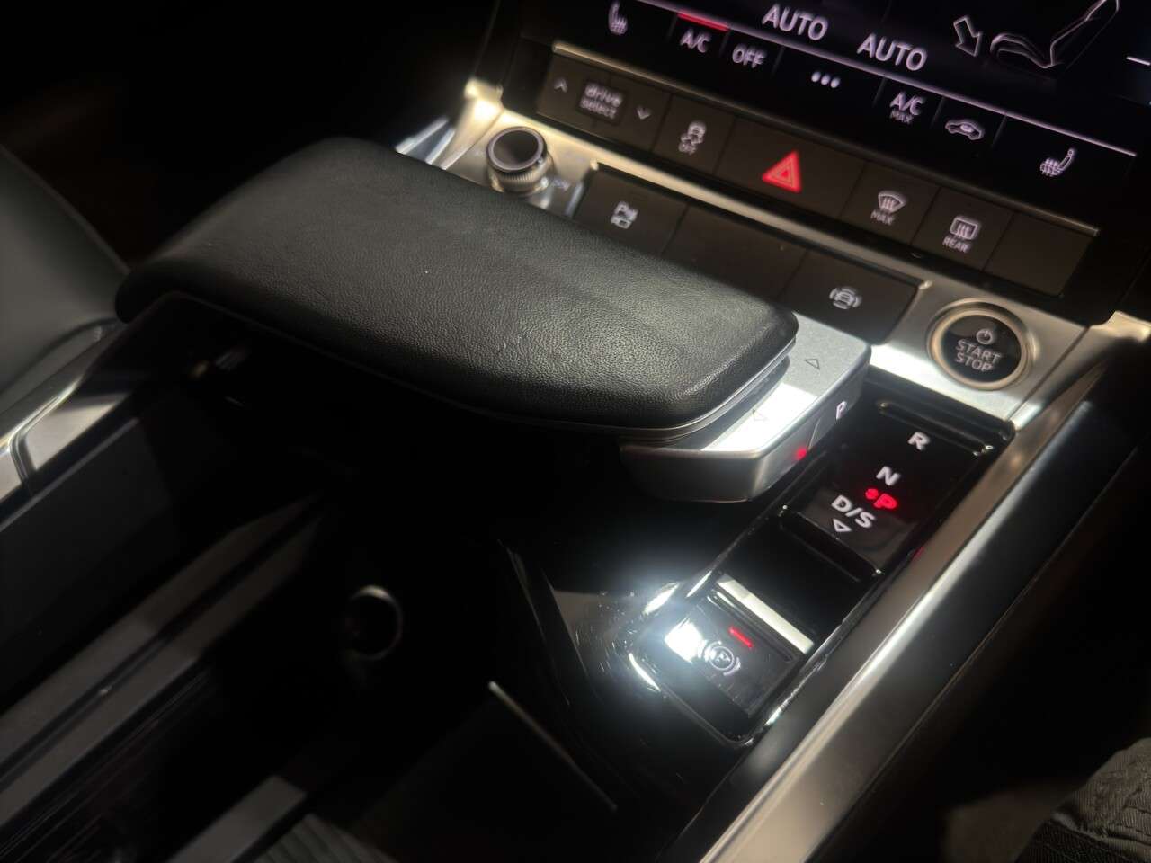 2023 AUDI Q8 E-TRON 2023 AUDI Q8 E-TRON