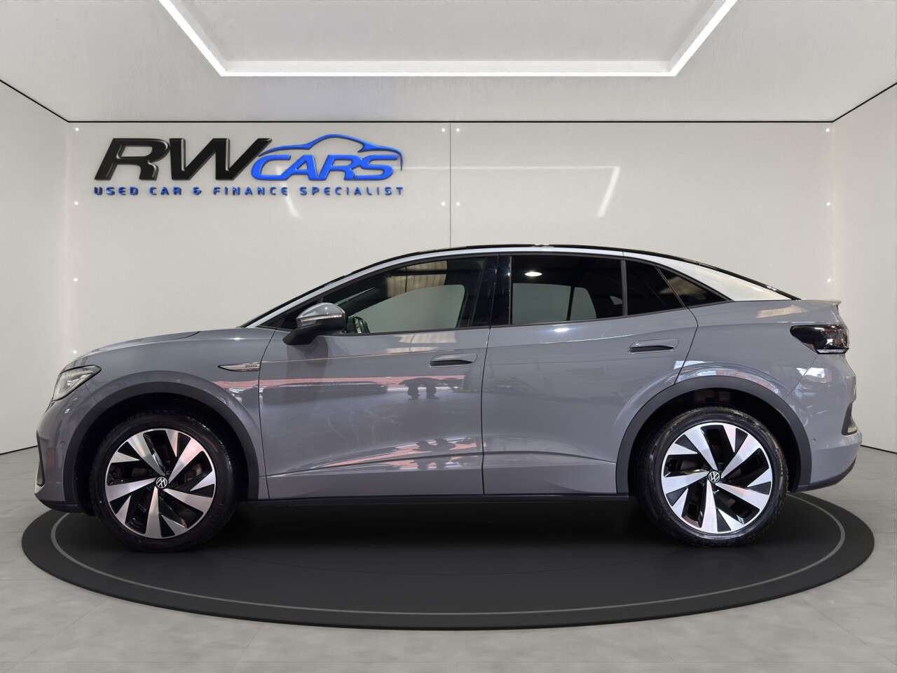 A 2022 VOLKSWAGEN ID.5 Pro 77kWh Style SUV 5dr Electric Auto (174 ps) A 2022 VOLKSWAGEN ID.5 Pro 77kWh Style SUV 5dr Electric Auto (174 ps)