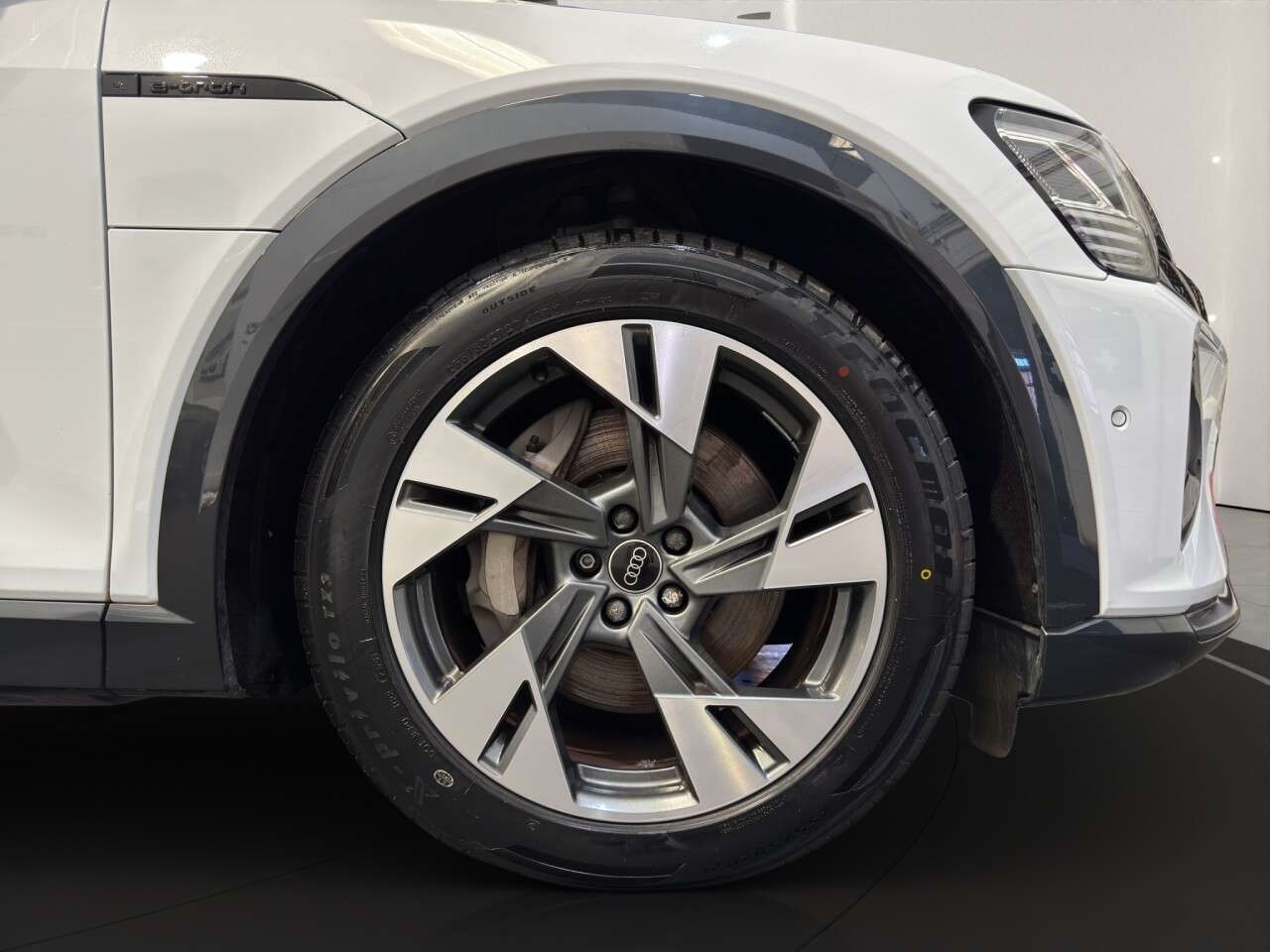 2023 AUDI Q8 E-TRON 2023 AUDI Q8 E-TRON