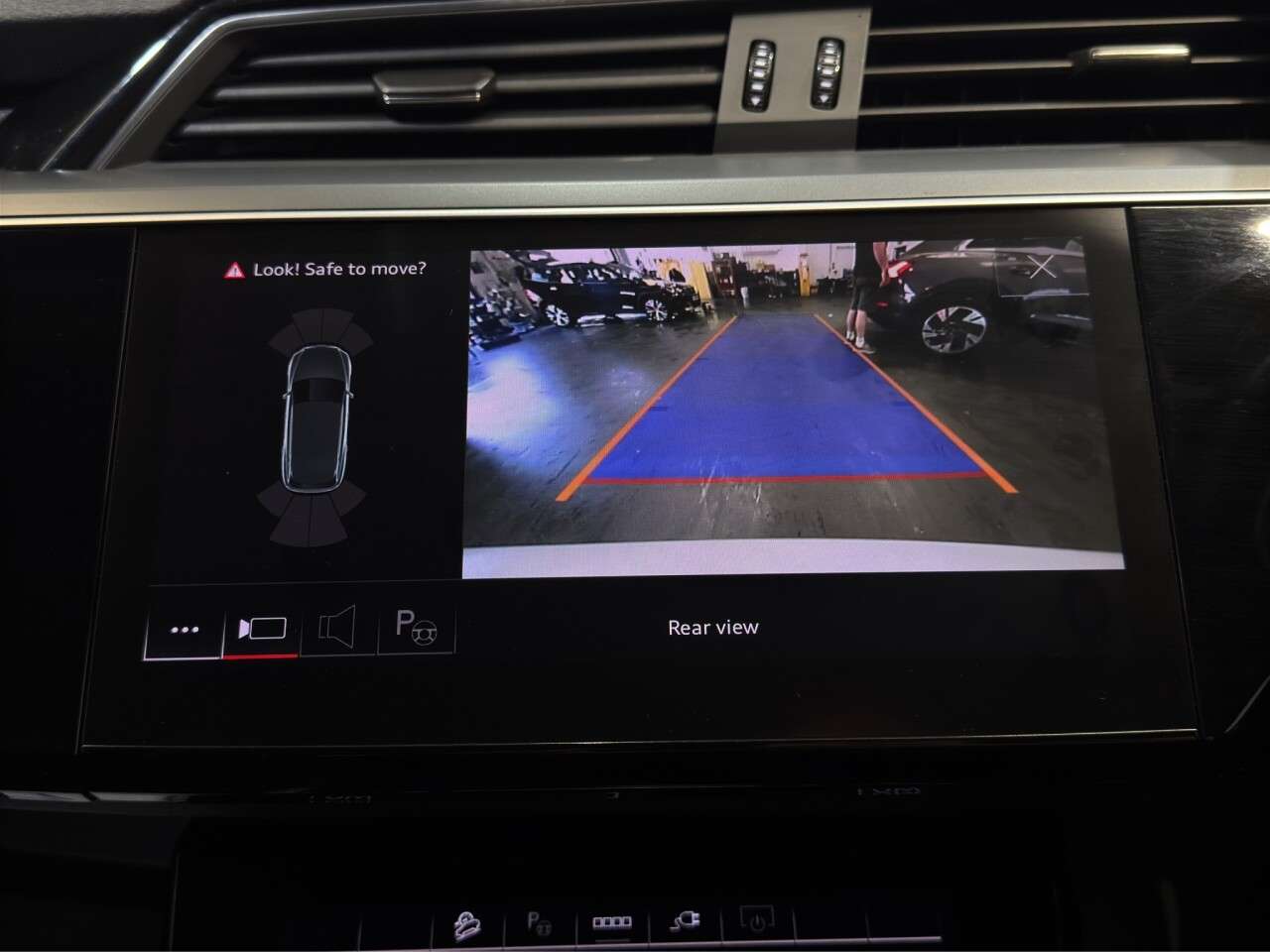 2023 AUDI Q8 E-TRON 2023 AUDI Q8 E-TRON