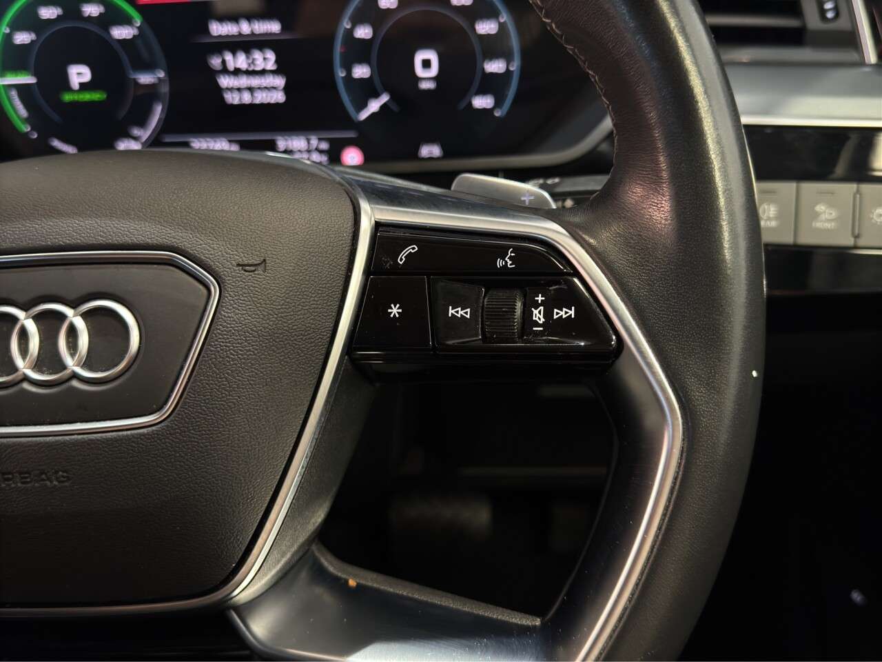 2023 AUDI Q8 E-TRON 2023 AUDI Q8 E-TRON