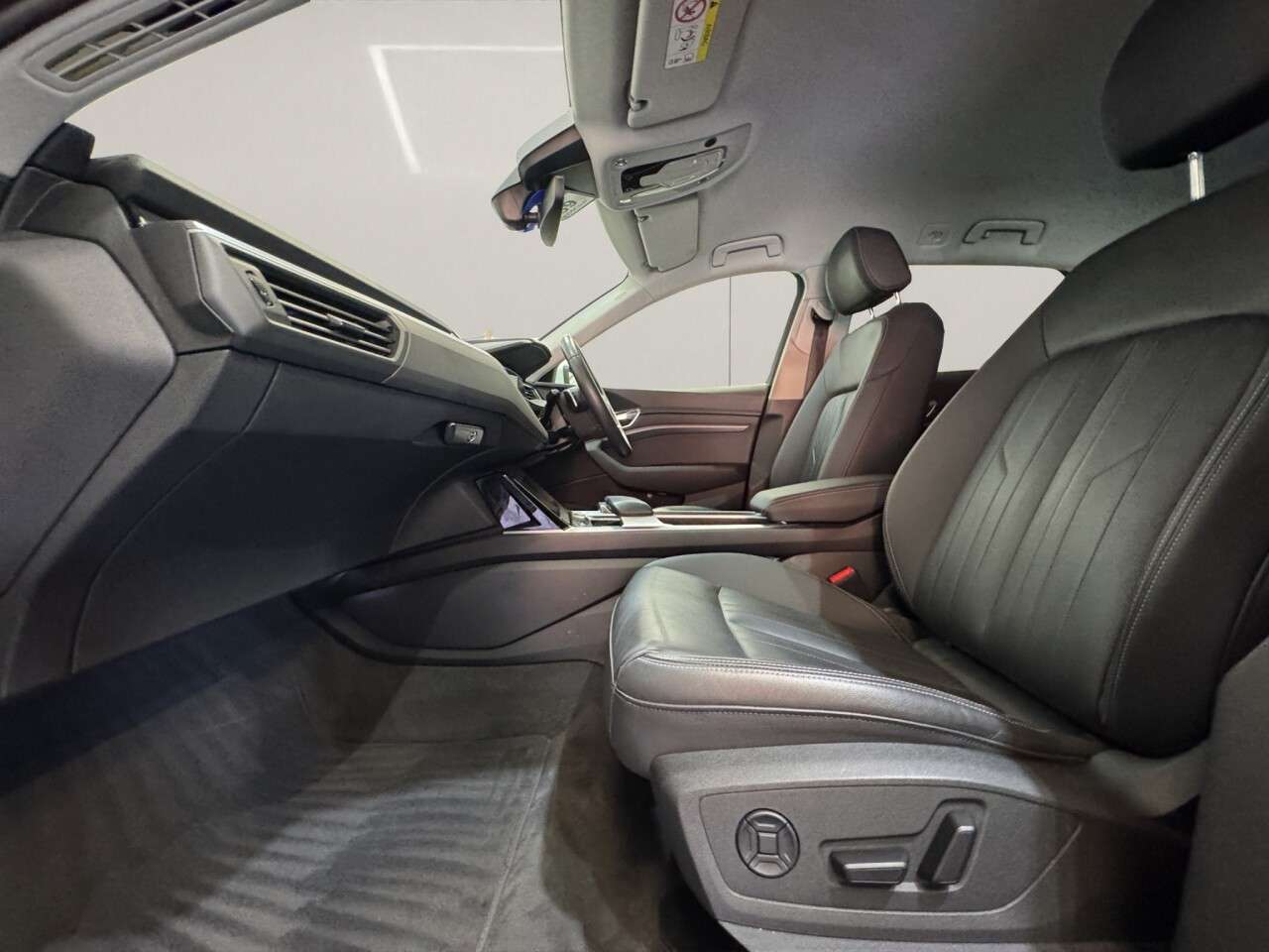 2023 AUDI Q8 E-TRON 2023 AUDI Q8 E-TRON
