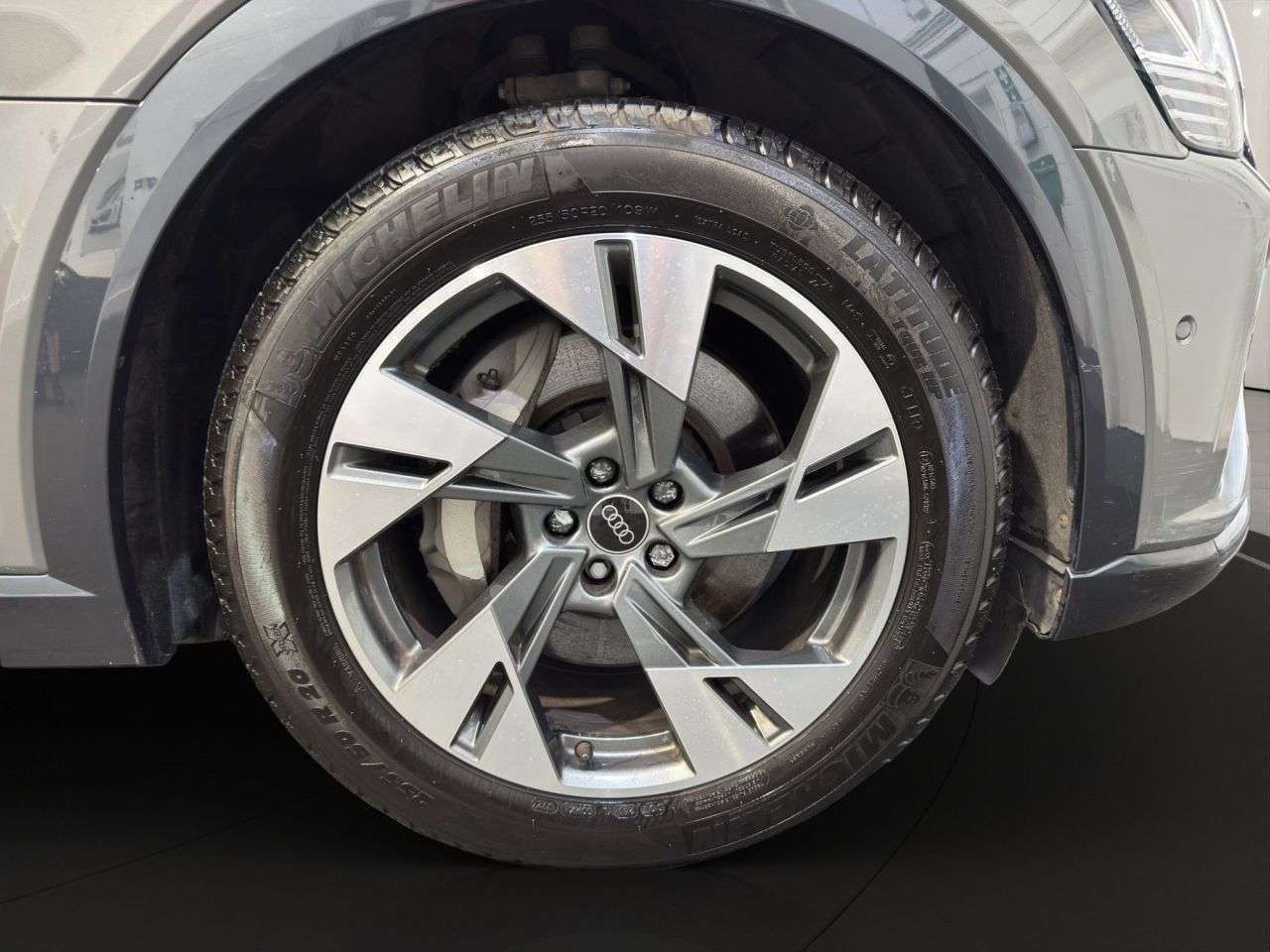 2023 AUDI Q8 E-TRON 2023 AUDI Q8 E-TRON