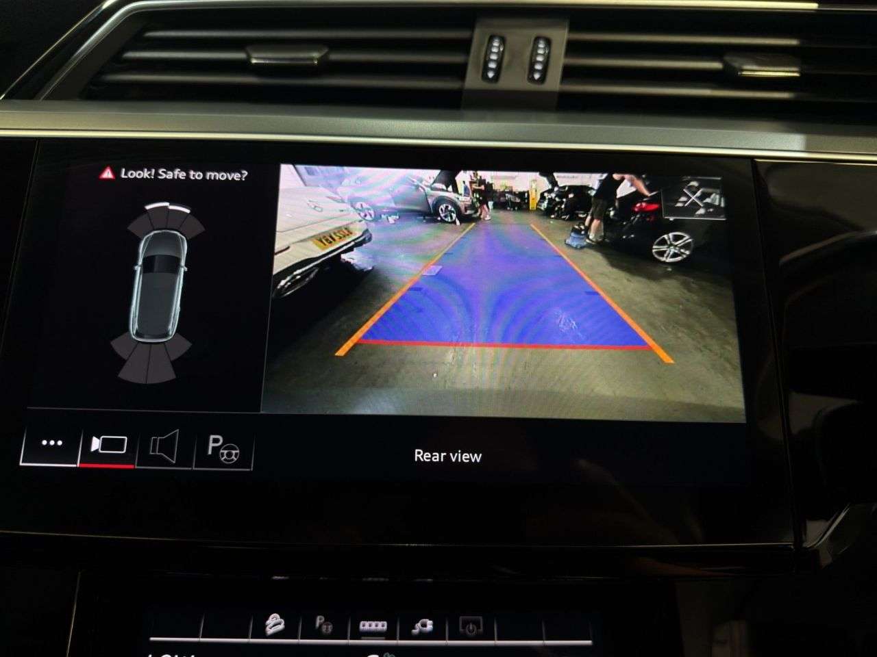 2023 AUDI Q8 E-TRON 2023 AUDI Q8 E-TRON