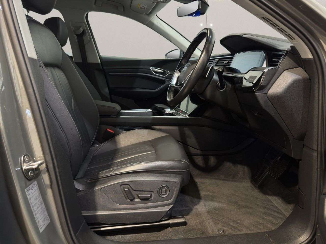 2023 AUDI Q8 E-TRON 2023 AUDI Q8 E-TRON