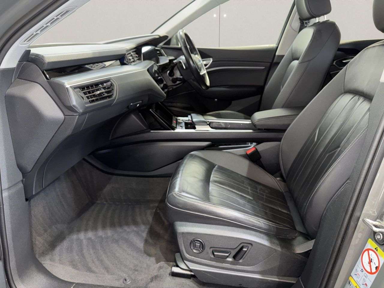 2023 AUDI Q8 E-TRON 2023 AUDI Q8 E-TRON
