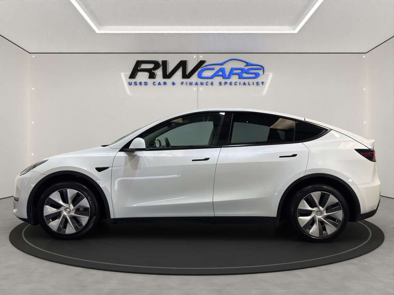 A 2022 TESLA MODEL Y (Dual Motor) Long Range SUV 5dr Electric Auto 4WDE (384 bhp) A 2022 TESLA MODEL Y (Dual Motor) Long Range SUV 5dr Electric Auto 4WDE (384 bhp)