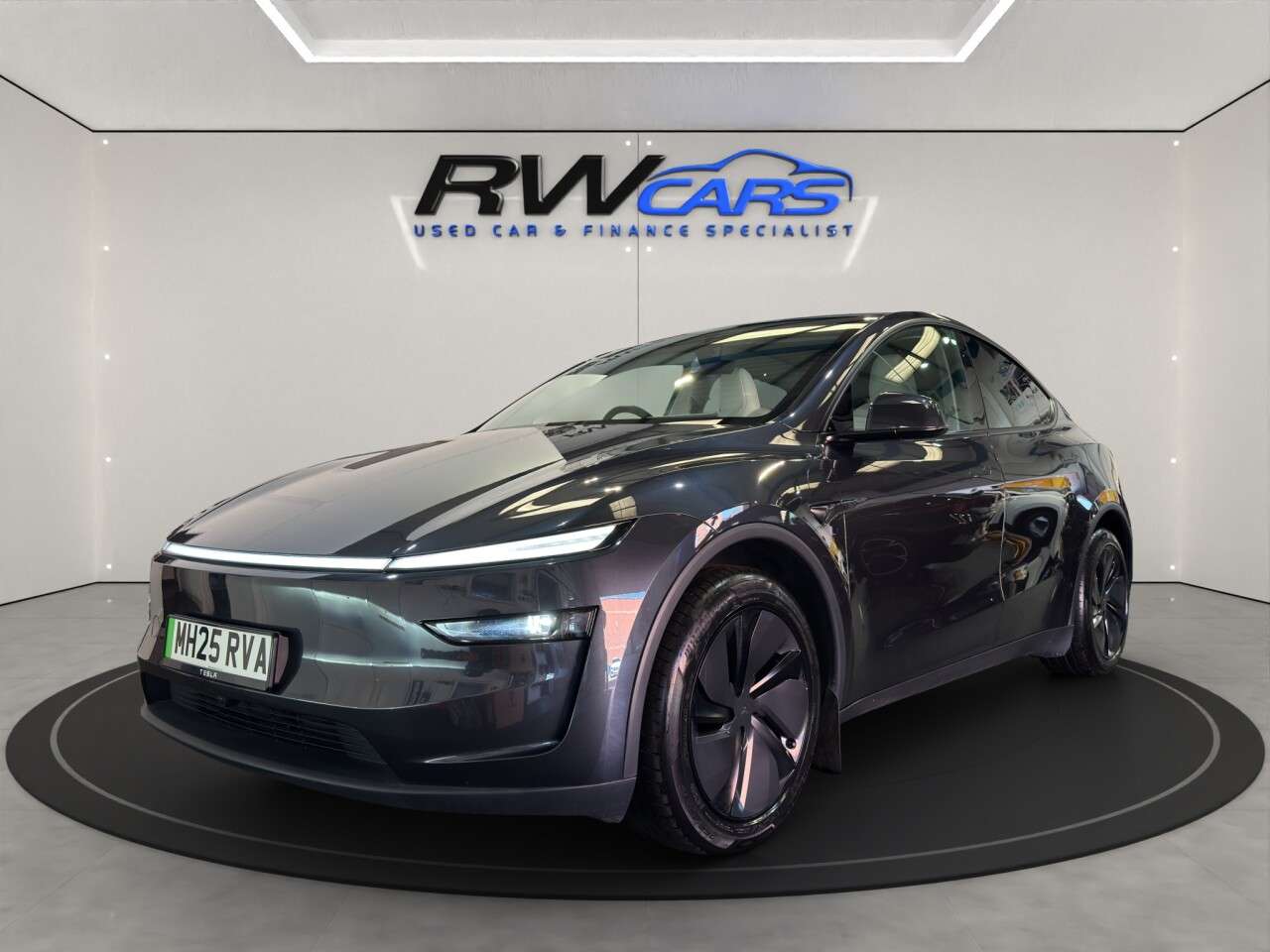 A 2025 TESLA MODEL Y 84.7kWh (Dual Motor) Long Range SUV 5dr Electric Auto 4WDE (513 ps) A 2025 TESLA MODEL Y 84.7kWh (Dual Motor) Long Range SUV 5dr Electric Auto 4WDE (513 ps)