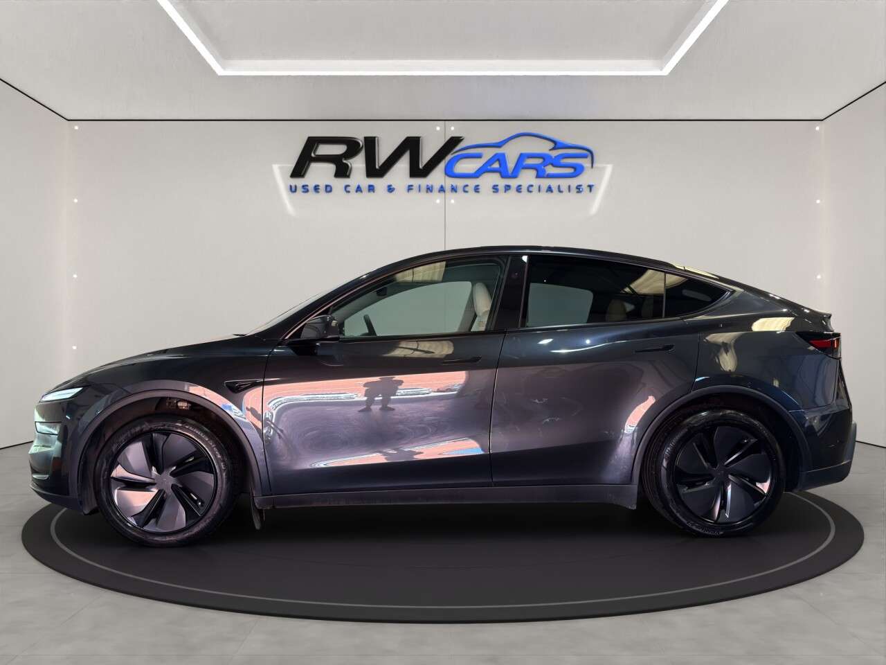 A 2025 TESLA MODEL Y 84.7kWh (Dual Motor) Long Range SUV 5dr Electric Auto 4WDE (513 ps) A 2025 TESLA MODEL Y 84.7kWh (Dual Motor) Long Range SUV 5dr Electric Auto 4WDE (513 ps)