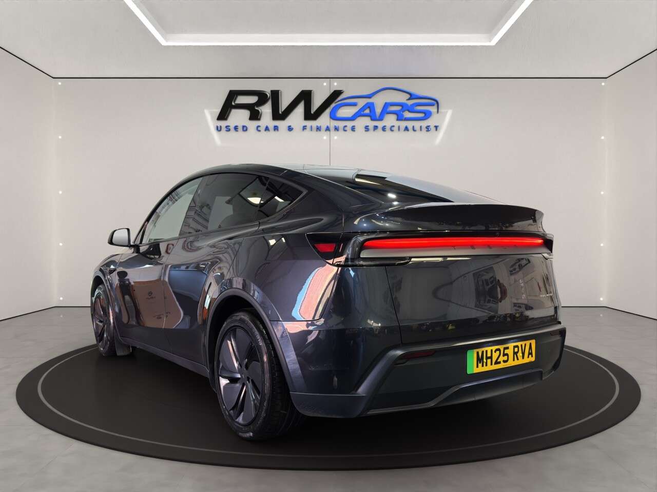 A 2025 TESLA MODEL Y 84.7kWh (Dual Motor) Long Range SUV 5dr Electric Auto 4WDE (513 ps) A 2025 TESLA MODEL Y 84.7kWh (Dual Motor) Long Range SUV 5dr Electric Auto 4WDE (513 ps)