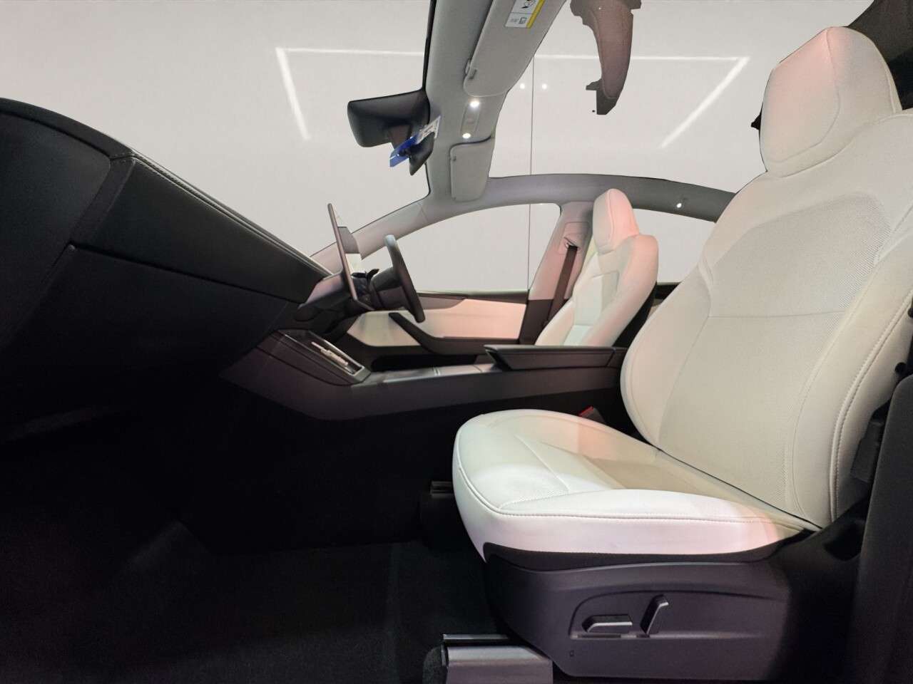 2025 TESLA MODEL Y 2025 TESLA MODEL Y