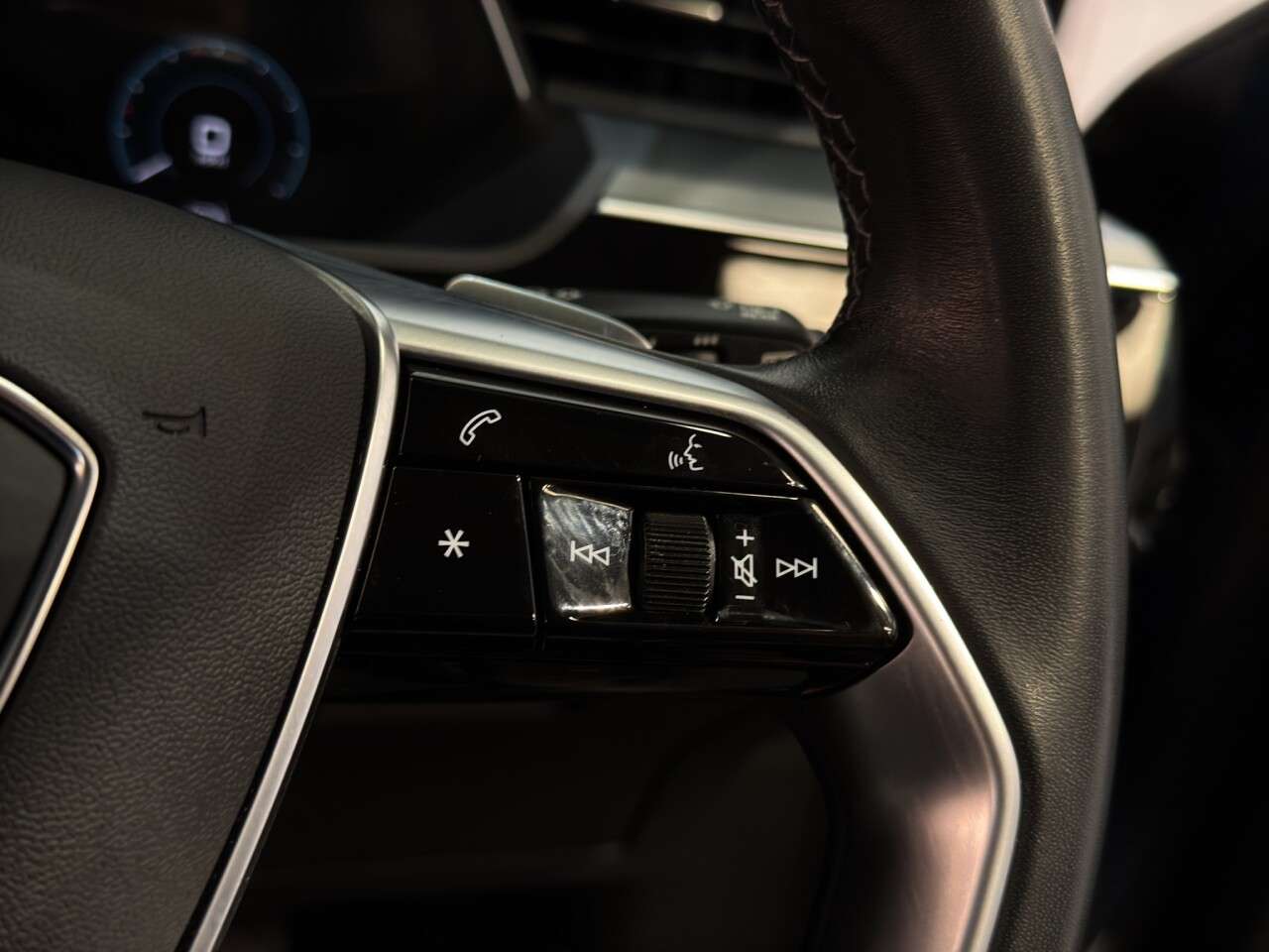 2023 AUDI Q8 E-TRON 2023 AUDI Q8 E-TRON