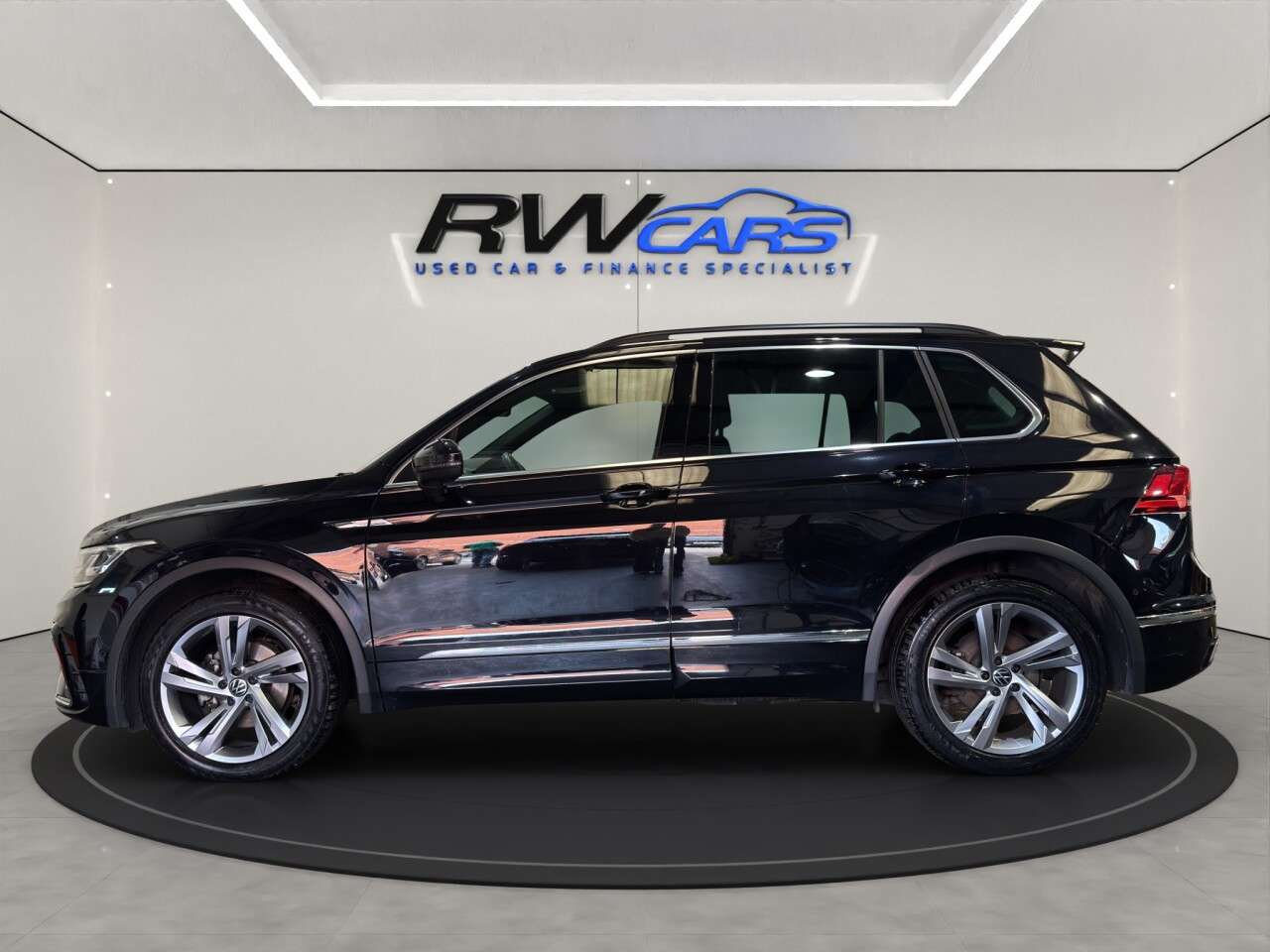 A 2023 VOLKSWAGEN TIGUAN 1.5 TSI R-Line Edition SUV 5dr Petrol DSG Euro 6 (s/s) (150 ps) A 2023 VOLKSWAGEN TIGUAN 1.5 TSI R-Line Edition SUV 5dr Petrol DSG Euro 6 (s/s) (150 ps)