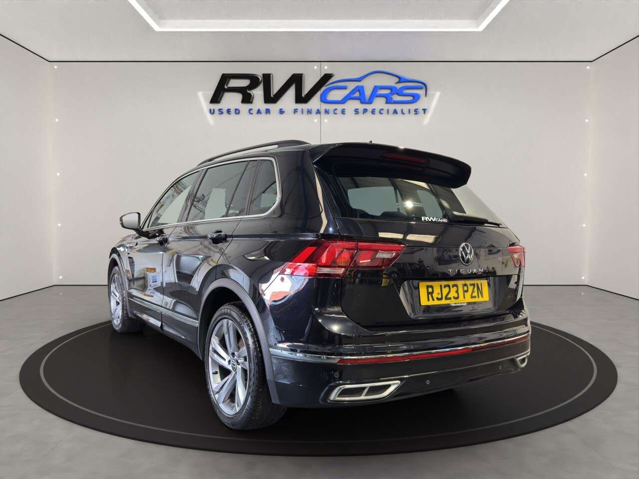 A 2023 VOLKSWAGEN TIGUAN 1.5 TSI R-Line Edition SUV 5dr Petrol DSG Euro 6 (s/s) (150 ps) A 2023 VOLKSWAGEN TIGUAN 1.5 TSI R-Line Edition SUV 5dr Petrol DSG Euro 6 (s/s) (150 ps)